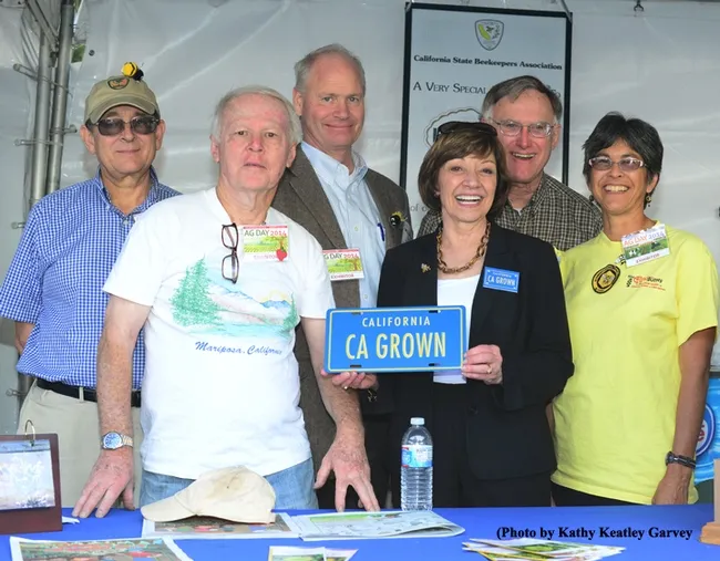 California grown! From left are CSBA treasurer Carlen Jupe, Sacramento, CSBA member Bill Cervenka of Bill Cervenka Apiaries, Half Moon Bay; CSBA president Bill Lewis of Lake View Terrace; California Secretary of Agriculture Karen Ross; Extension apiculturist Eric Mussen of UC Davis; and SABA member Marti Ikehara of Sacramento. (Photo by Kathy Keatley Garvey)