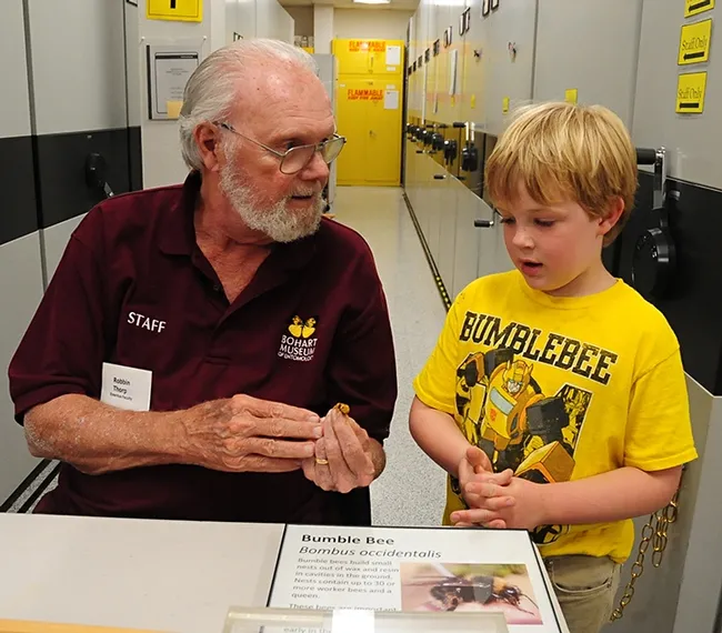 Robbin Thorp, UC Davis distinguished emeritus professor of entomology, chats with Adne Burruss, 6, of Irvine. (Photos by Kathy Keatley Garvey)