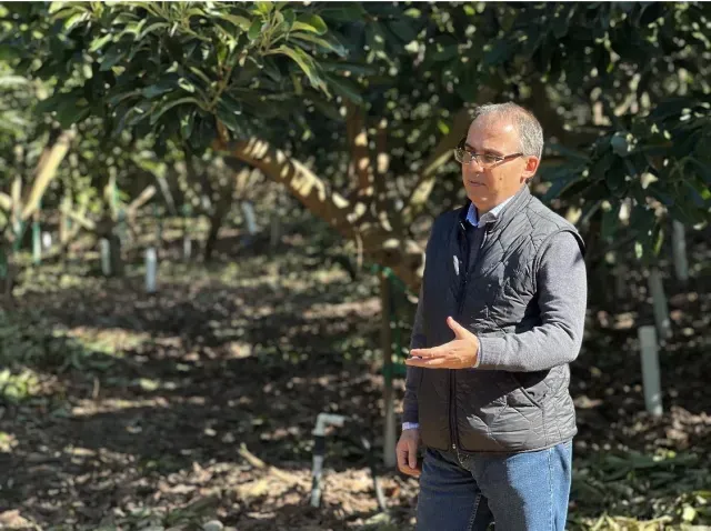Ali Montazar, experto de UC ANR en riego y manejo del agua