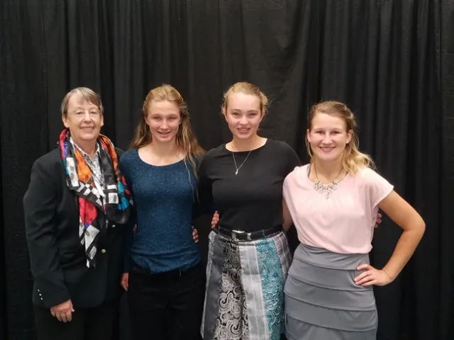 Dr. Bradly with the 2017 California 4-H Avian Bowl team