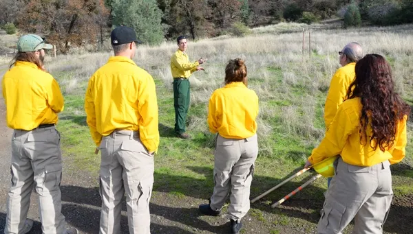 Hankins talks with students about fine fuels in advance of a meadow burn on the Big Chico Creek Ecological Reserve. Photo by Tyler Wright.