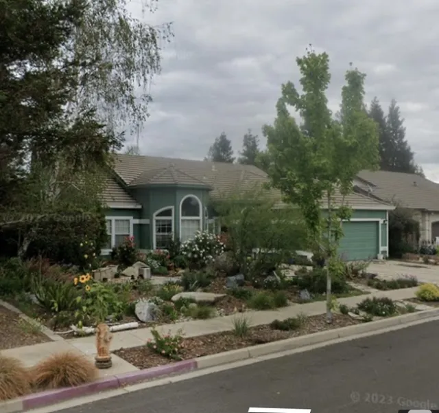 Local Master Gardener's house 