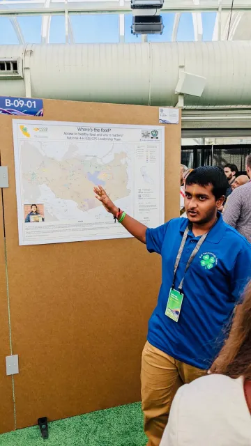 Sudy presenting his map of food insecurity