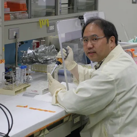 Chemical ecologist Yuko Ishida in his lab in Toyama.