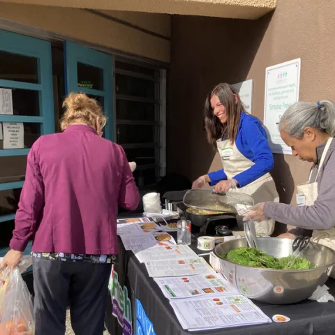 The CalFresh Healthy Living, UC team prepared food from fresh produce for visitors to the UCSF Food Farmacy at UCSF Benioff Children’s Hospital in Oakland. They also handed out recipes.