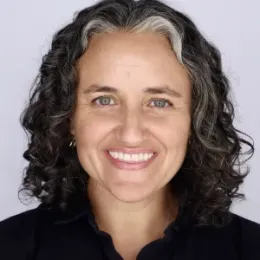 Hannah Thompson Headshot
